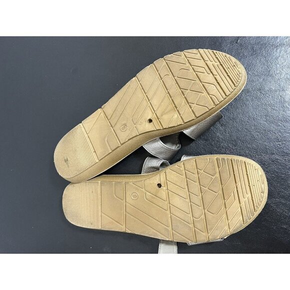 Muk Luks Sandal Slide WOMEN Size 9 Faux Leather in Pewter Silver - Picture 6 of 8